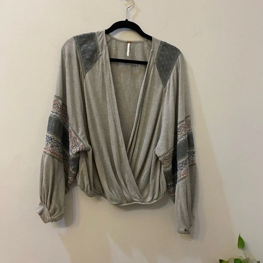 Free People Crochet Lace Raglan Sleeve Elastic Wrap Gray Blouse Women’s Size S